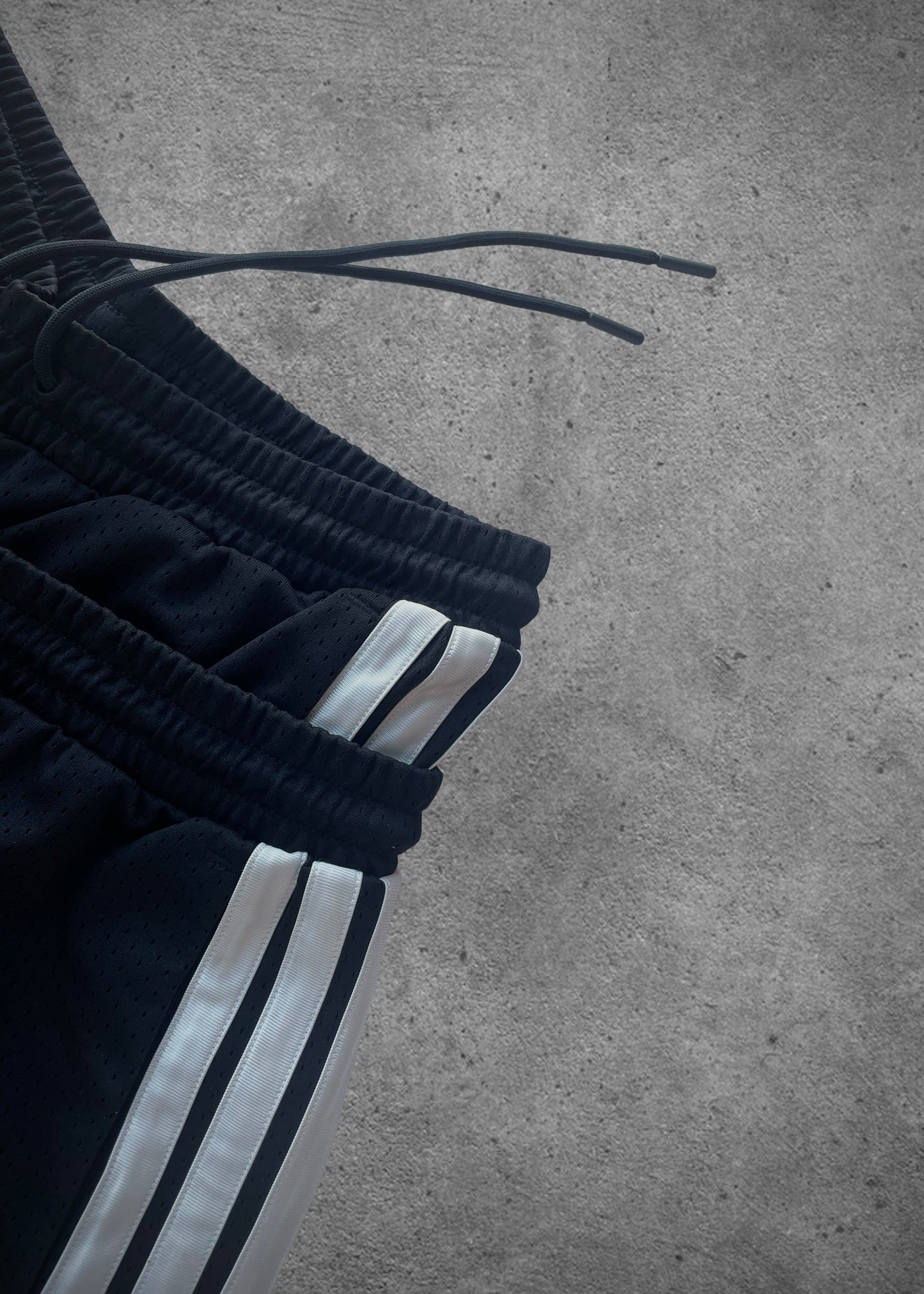 Adi shorts small