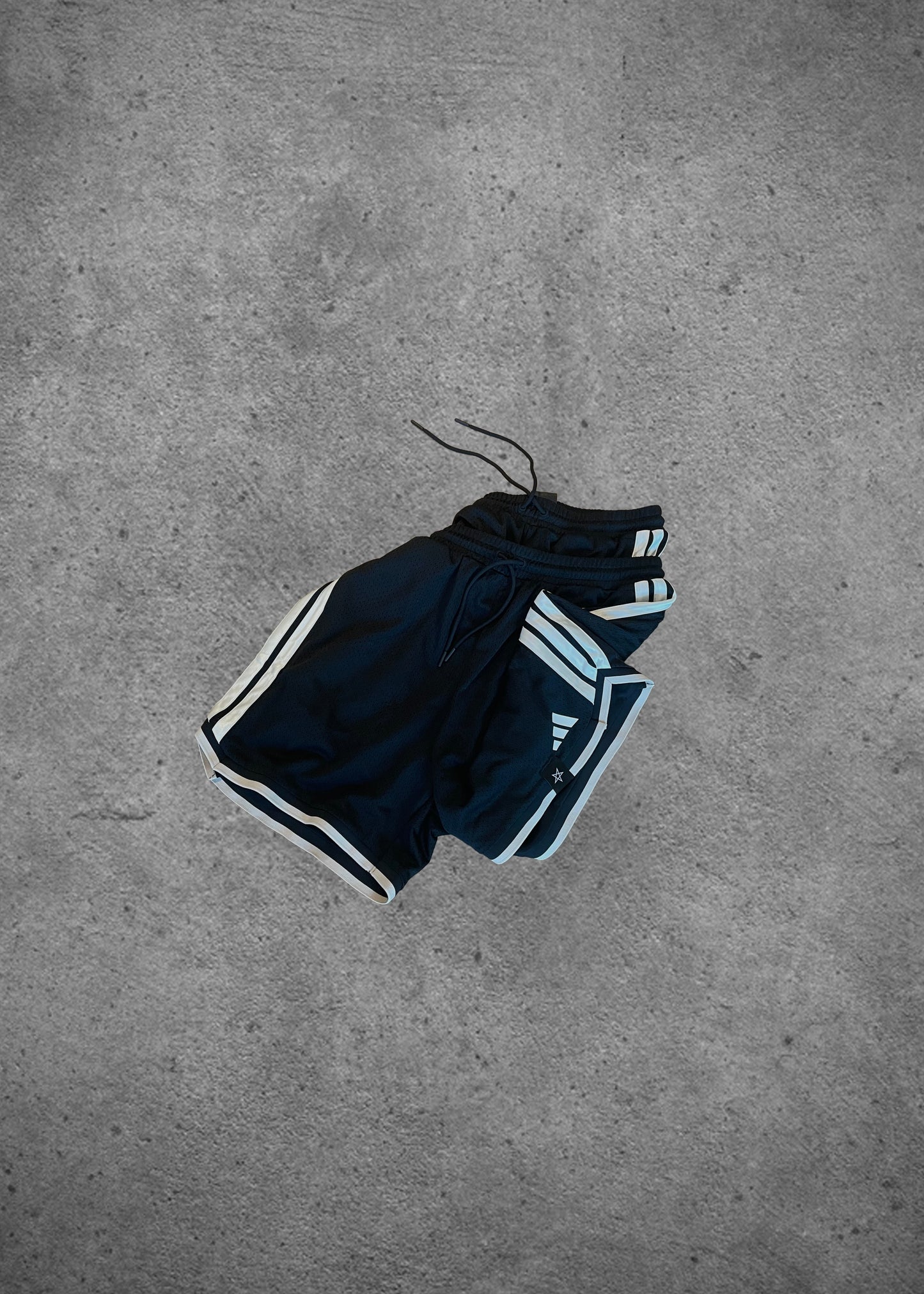 Adi shorts small